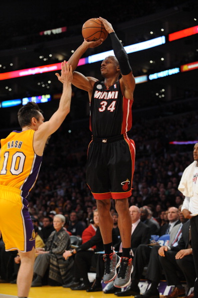 而詹姆斯则 而詹姆斯则