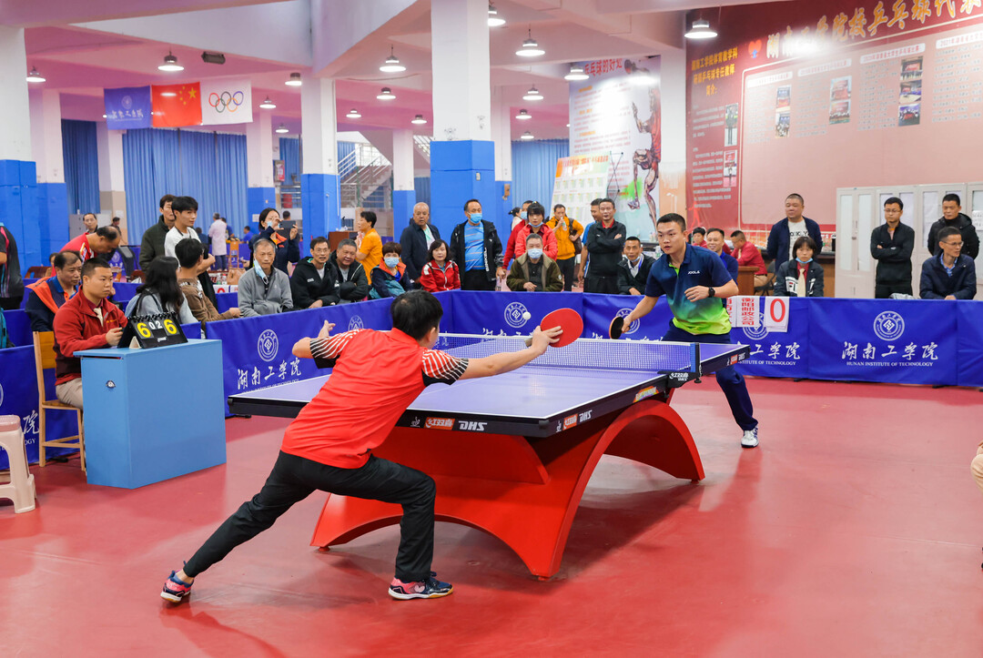 赛场移向更 赛场移向更